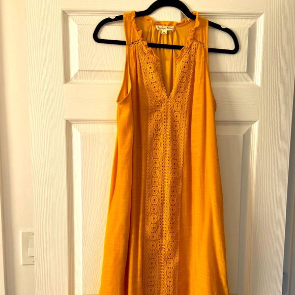 Dresses & Skirts - Beautiful yellow dress